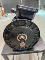 الکتروموتور دو دور آریان صنعت 0.37/1.1 کیلووات 750/1500 دور مدل AK90M 08/04 N - Image 2